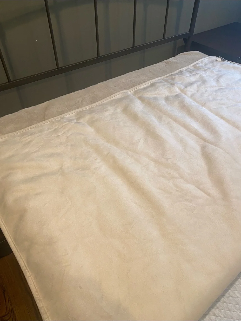 Quince luxury faux fur throw Champagne Cream color